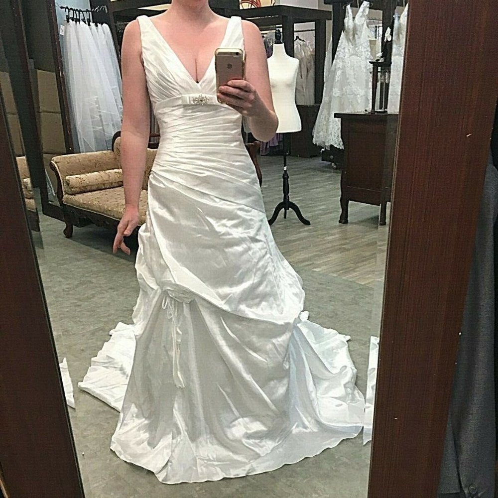 New Bridal Gown Impression Wedding Dress 12515 Fit and Flare Size 6 DiamondWhite